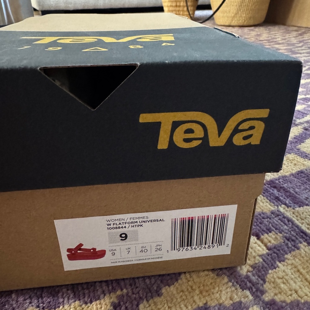 NEW IN BOX! Teva Women's Hot Pink Sandals
